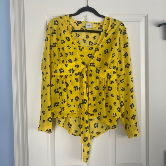 CAbi Sunny Set Tie-Front Floral Blouse & Cami Yellow Print Pollock - Picture 2 of 6